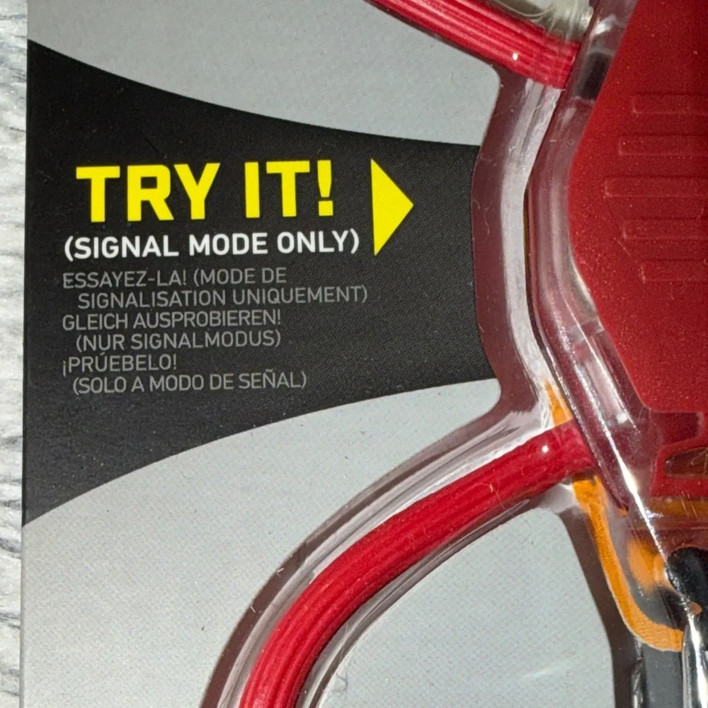 BugLit LED Micro Flashlight - Red - Picture 7 of 16